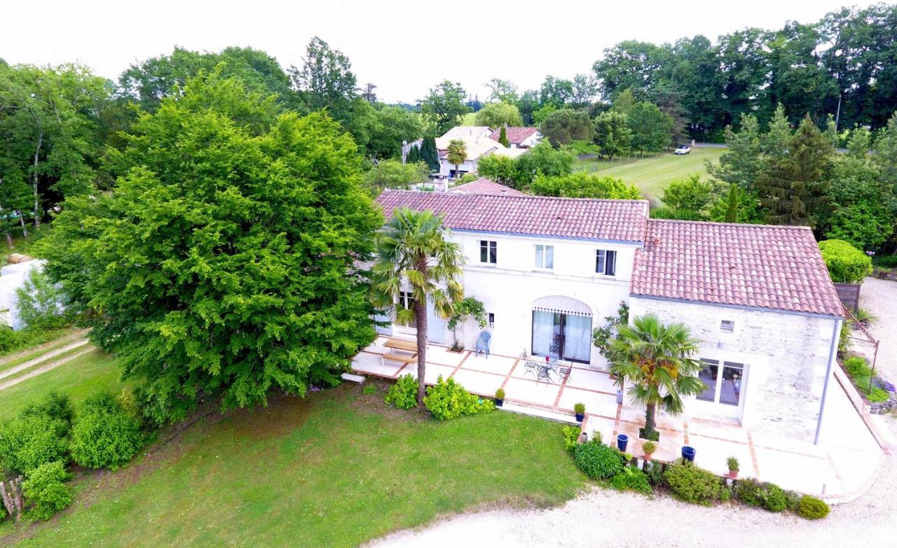 Le Logis De La Brumanderie - Saintes Fontcouverte  Exterior photo